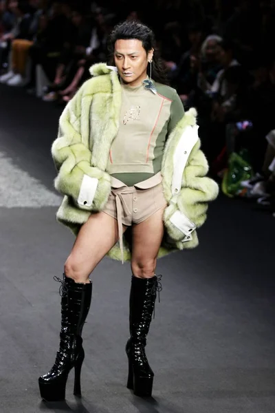 SETTIMANA DELLA MODA DI SHANGHAI DELLA CINA autunno / inverno 2019 — Foto Stock