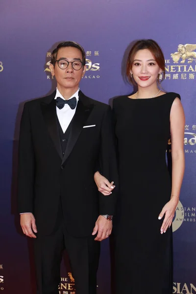 2019年3月17日 香港演员兼歌手陈丹珊和他的女演员妻子谢丽 英在中国香港举行的第十三届亚洲电影大奖红毯上摆姿势 — 图库照片