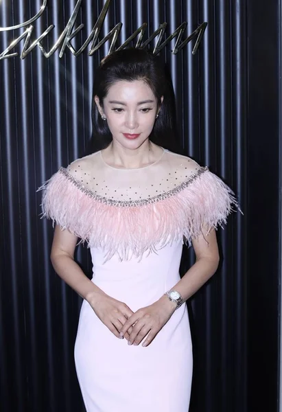 上海のジェニー Packham のリボン切断式に出席する中国の女優李 Bingbing 月3日2019 — ストック写真