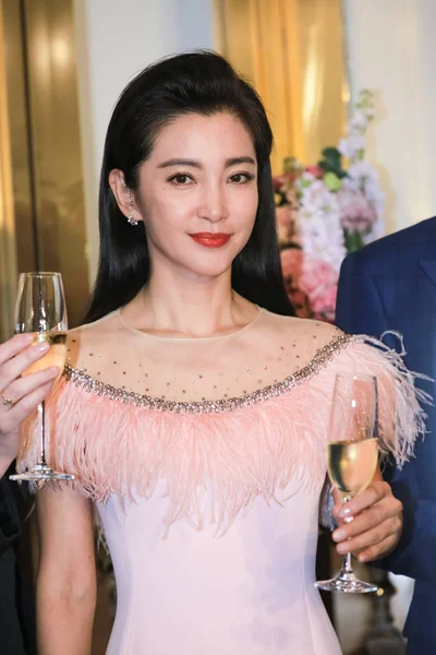 Aktris China Bingbing Menghadiri Upacara Pemotongan Pita Untuk Jenny Packham — Stok Foto