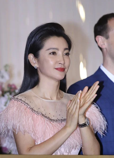 Chińska Aktorka Bingbing Uczęszcza Wstążka Cięcie Ceremonii Dla Jenny Packham — Zdjęcie stockowe