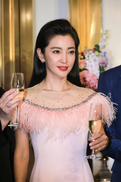 上海のジェニー Packham のリボン切断式に出席する中国の女優李 Bingbing 月3日2019 — ストック写真