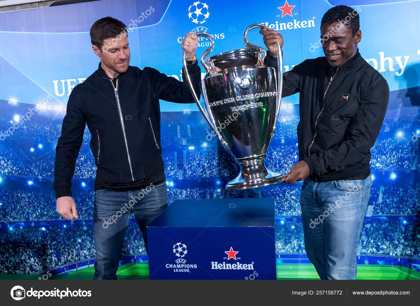中国上海 Uefa チャンピオンズリーグトロフィーツアー ストックエディトリアル用写真 C Chinaimages 中国上海 Uefa チャンピオンズリーグトロフィーツアー ストックエディトリアル用写真 C Chinaimages