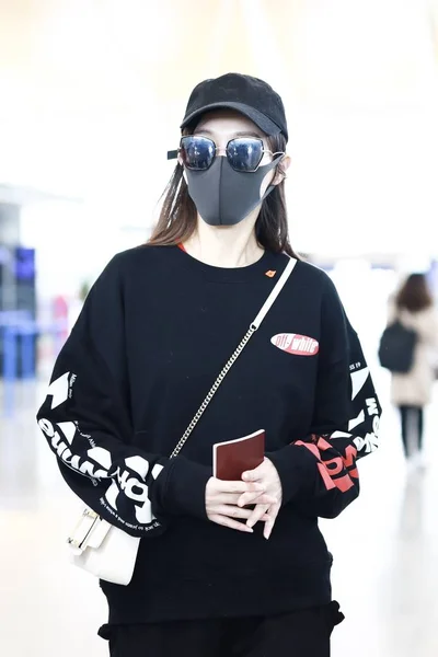 Chinese Actress Tiffany Tang Tang Yan Arrives Shanghai Pudong International — Stock Photo, Image