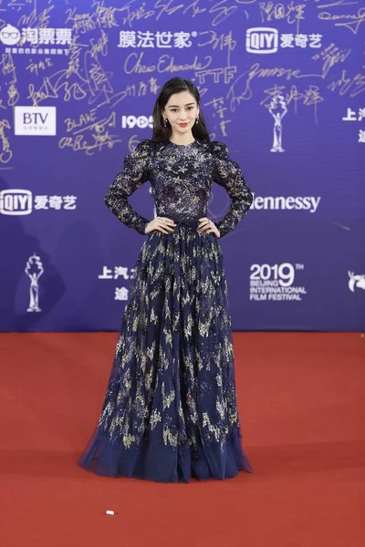 여배우 Angelababy 그녀는 베이징 영화제에 카펫에 2019 베이징에 2019 — 스톡 사진