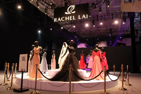 Novas Criações São Exibidas Stand Rachel Lai Durante Shanghai Fashion — Fotografia de Stock
