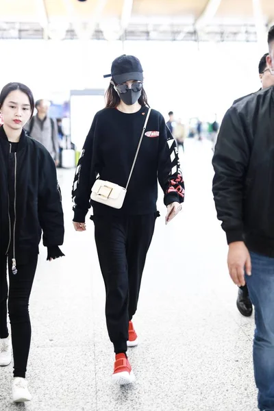 Chinese Actrice Tiffany Tang Tang Yan Arriveert Internationale Luchthaven Shanghai — Stockfoto