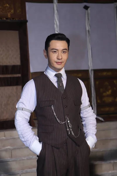 Actor Chino Huang Xiaoming Posa Durante Una Sesión Filmación Set —  Fotos de Stock