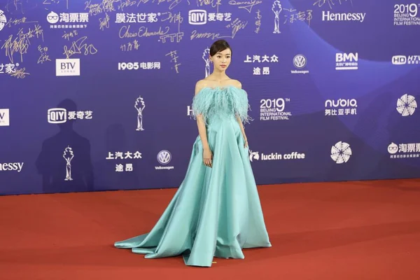 Actriz China Jinyan Posa Mientras Llega Alfombra Roja Para Festival — Foto de Stock