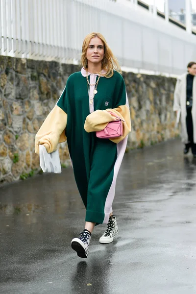 Bir Trendy Kadın Paris Moda Haftası Womenswear Güz Kış 2019 — Stok fotoğraf