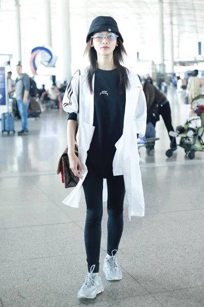 Kínai Színésznő Jinyan Megérkezik Pekingi Capital International Airport Pekingben Kínában — Stock Fotó