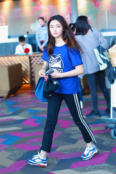 Čínská Herečka Jelly Lin Nebo Lin Yun Přijíždí Mezinárodní Letiště — Stock fotografie