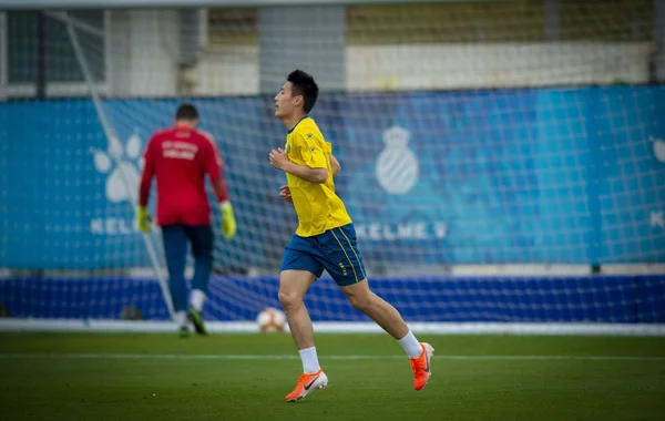 Den Kinesiske Fotballspilleren Lei Deltar Treningsøkt Rcd Espanyol Med Lagkamerater – stockfoto