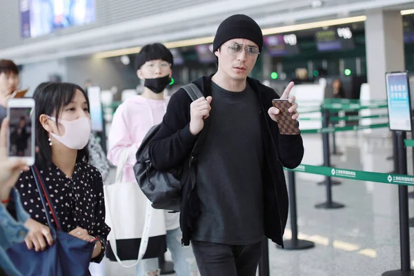 Attore Cantante Taiwanese Wallace Huo Arriva All Aeroporto Internazionale Shanghai — Foto Stock