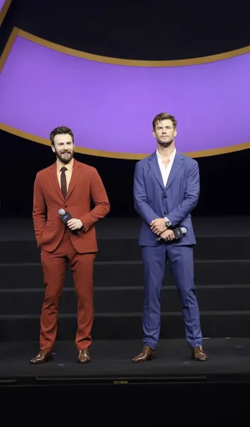 Chris Hemsworth Derecha Chris Evans Asisten Evento Estreno Para Película —  Fotos de Stock