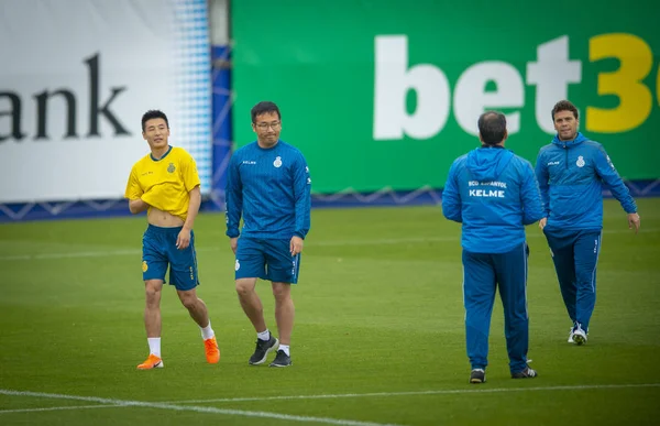 Κινέζος Ποδοσφαιριστής Lei Συμμετέχει Μια Εκπαιδευτική Συνεδρία Της Espanyol Συμπαίκτες — Φωτογραφία Αρχείου
