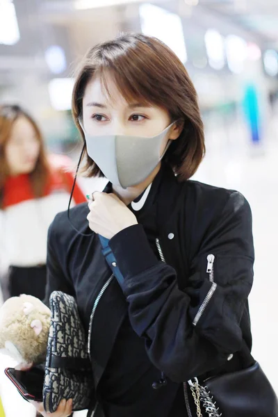 Kínai Színésznő Olivia Wang Vagy Wang Ziwen Megérkezik Shanghai Hongqiao — Stock Fotó