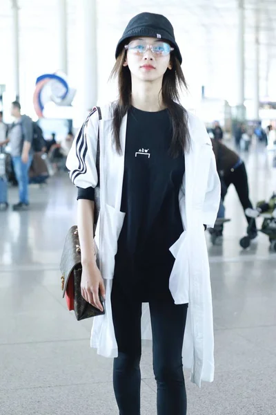 Actrice Chinoise Jinyan Arrive Aéroport International Pékin Pékin Chine Avril — Photo