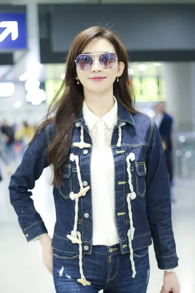 Ταϊβανέζικη Ηθοποιός Lin Chi Ling Φθάνει Στο Διεθνές Αεροδρόμιο Του — Φωτογραφία Αρχείου