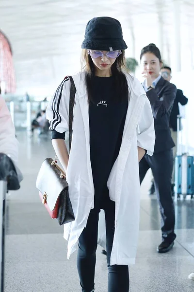 Attrice Cinese Jinyan Arriva All Aeroporto Internazionale Pechino Capital Pechino — Foto Stock