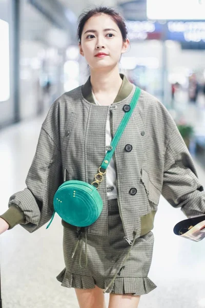 Chińska Aktorka Yukee Chen Lub Chen Yuqi Przybywa Lotnisko Chengdu — Zdjęcie stockowe