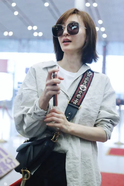 2019年4月18日 中国女演员克劳迪娅 王或王立坤抵达北京首都国际机场 — 图库照片