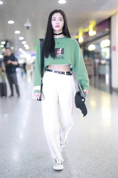 Chinese Zangeres Actrice Pinky Zhou Zhou Jieqiong Arriveert Voor Vertrek — Stockfoto