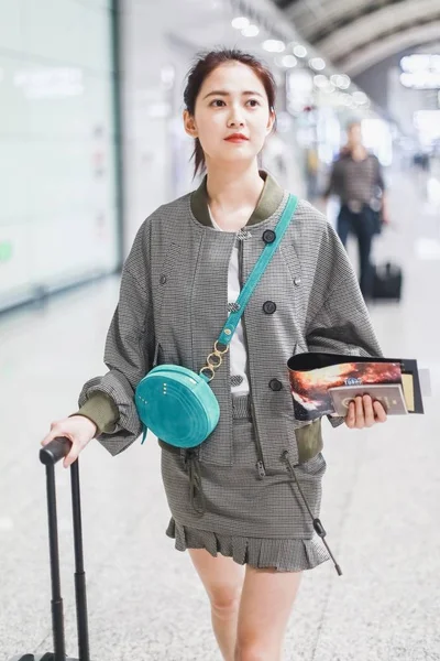 Chinese Actrice Yukee Chen Chen Yuqi Arriveert Internationale Luchthaven Chengdu — Stockfoto