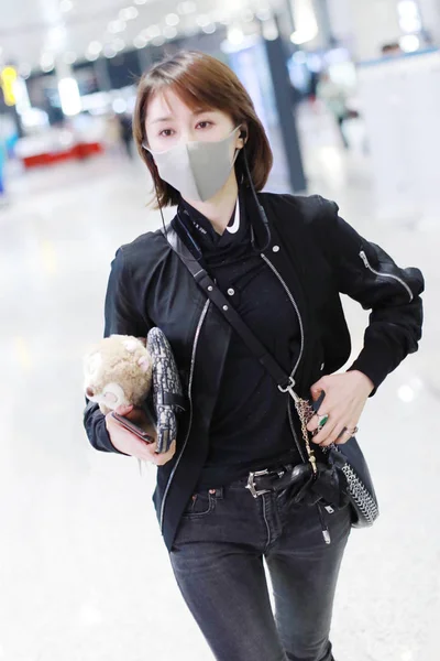 Attrice Cinese Olivia Wang Wang Ziwen Arriva All Aeroporto Internazionale — Foto Stock