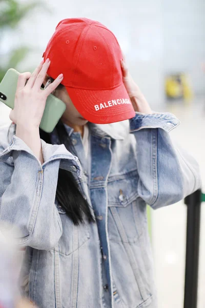 Cantor Dançarino Chinês Pinky Zhou Zhou Jieqiong Chega Aeroporto Xangai — Fotografia de Stock