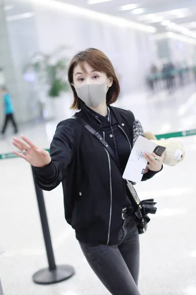 Kinesiska Skådespelerskan Olivia Wang Eller Wang Ziwen Anländer Till Shanghai — Stockfoto