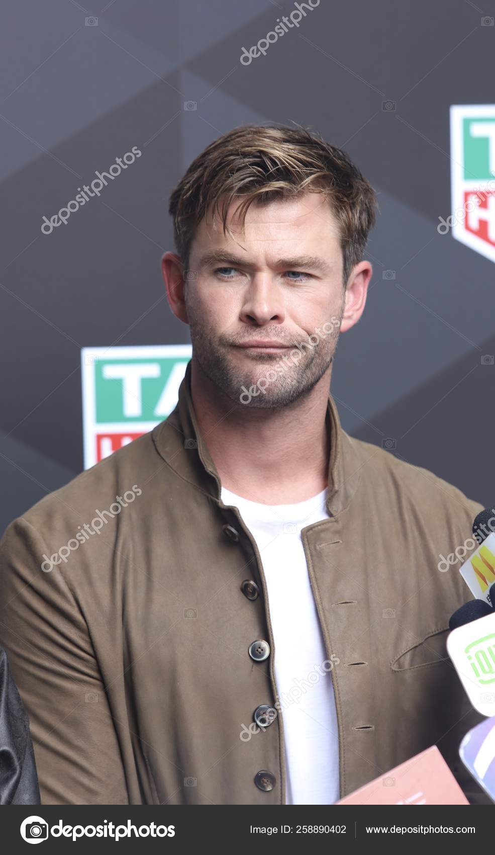 クリス写真素材 ロイヤリティフリークリス画像 Depositphotos クリス写真素材 ロイヤリティフリークリス画像 Depositphotos