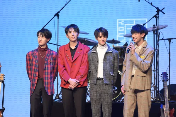 Members Chinese Boy Band Vogue5 Attend Debut Showcase Beijing China — Stock Photo, Image