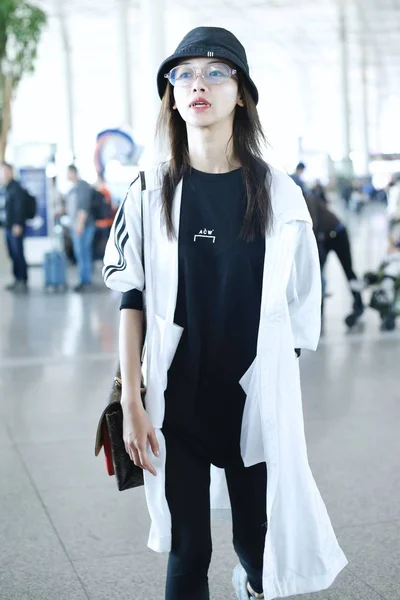 Chinese Actress Jinyan Arrives Beijing Capital International Airport Beijing China — Stock Photo, Image