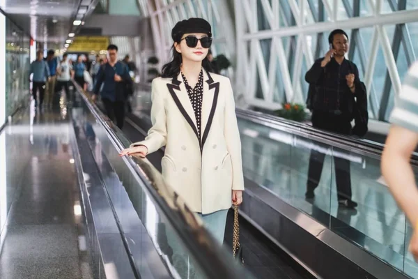 Китайская Актриса Цзин Тянь Прибывает Международный Аэропорт Чэнду Шуанлю Городе — стоковое фото