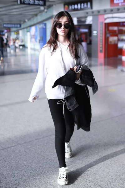 Attrice Cinese Jelly Lin Lin Yun Arriva All Aeroporto Internazionale — Foto Stock