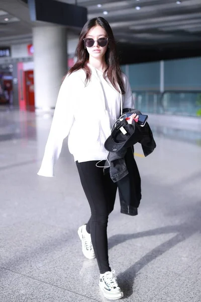 Attrice Cinese Jelly Lin Lin Yun Arriva All Aeroporto Internazionale — Foto Stock