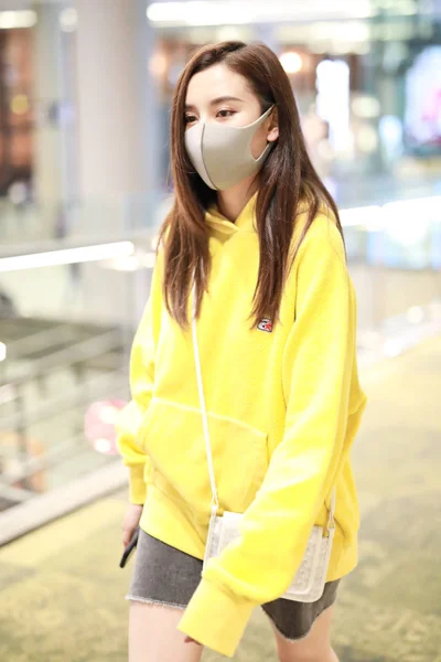 Китайская Актриса Ларина Сонг Сун Цуэр Прибыла Международный Аэропорт Шанхая — стоковое фото