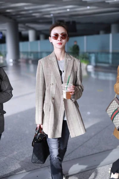Китайська Актриса Jinyan Прибуває Міжнародний Аеропорт Пекін Капітал Вильоту Пекіні — стокове фото