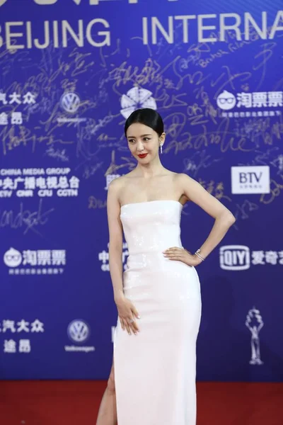 Китайська Актриса Тонг Лія Прибуває Червоній Килимовій Доріжці Церемонії Закриття — стокове фото
