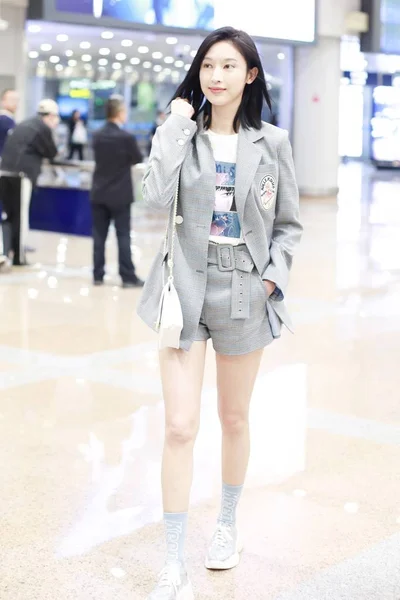 2019年4月23日 中国女演员张丽抵达北京首都国际机场前 中国北京 — 图库照片
