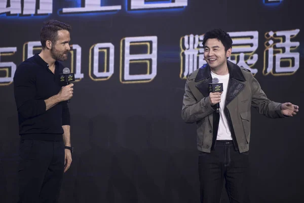 Canadian American Actor Ryan Reynolds Left Chinese Actor Lei Jiayin — Zdjęcie stockowe