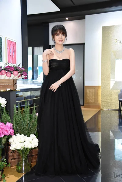 台湾の女優で歌手のアディ スアンが 2019年4月24日に台湾 台北で開催されるピアゲットブランドイベントに出席 — ストック写真