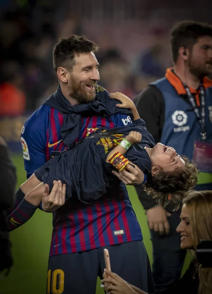 Lionel Messi Vom Barcelona Feiert Mit Seinem Sohn Mateo Nachdem — Stockfoto