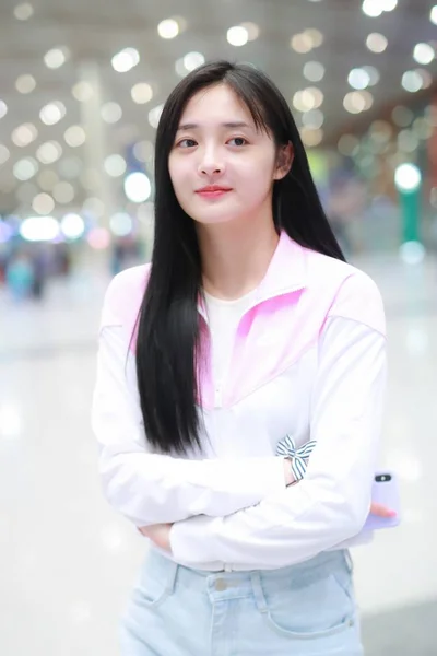 Cantante Attrice Cinese Pinky Zhou Zhou Jieqiong Arriva All Aeroporto — Foto Stock