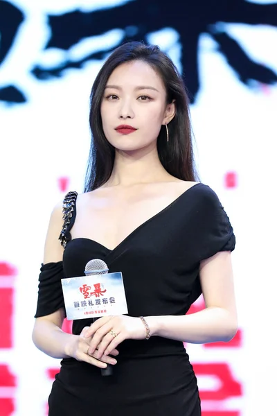 2019年4月28日 中国女演员妮妮出席在中国北京举行的新片 萨维奇 首映式 — 图库照片