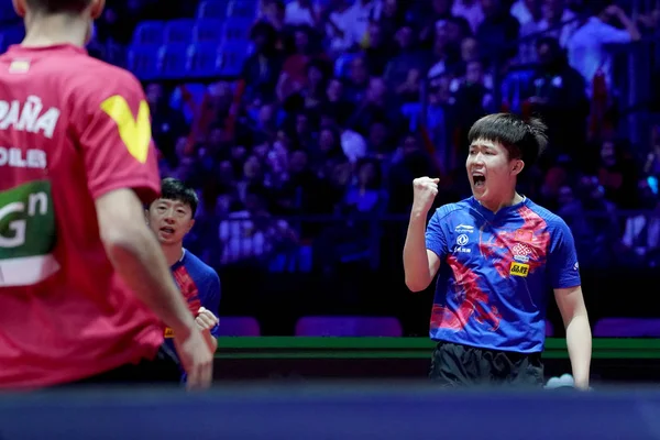 Wang Chuqin ของประเทศจ นเฉล มฉลองหล งจากชนะการแข นเทนน สอโลวาโรมาของโรมาเน ยและอ ลวาโรบ — ภาพถ่ายสต็อก