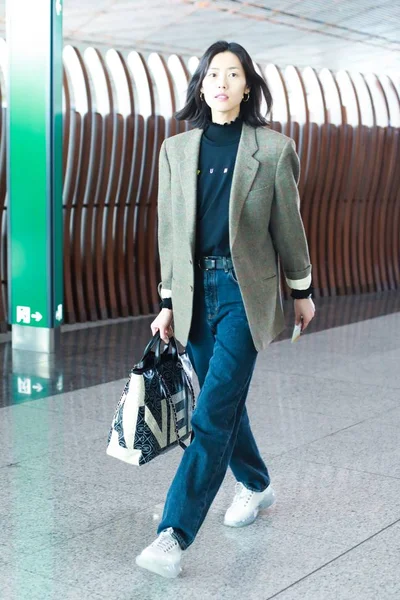 Κινεζικό Μοντέλο Liu Wen Φθάνει Στο Διεθνές Αεροδρόμιο Του Πεκίνου — Φωτογραφία Αρχείου