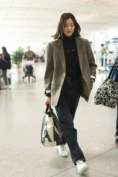 Chinese Model Liu Wen Arrives Beijing Capital International Airport Departure — Stock Photo, Image