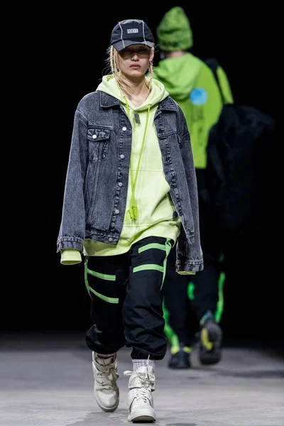 2019年秋冬Inxxファッションショー で2019年4月26日に開催されるモデルが新しい作品を展示 — ストック写真